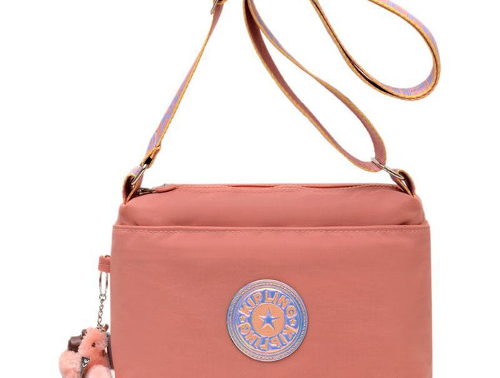 <h2>Where luxury meets<br/>art and bags.</h2>